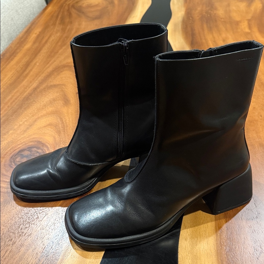 Vagabond Ansie Block heeled black leather boots
